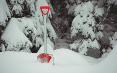 Snow shovelling safety: when to stop and how to protect your heart