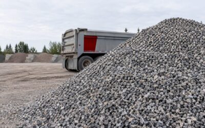 Yard of Gravel Weight in Canada: 1.1–1.5 Tonnes Before You Haul